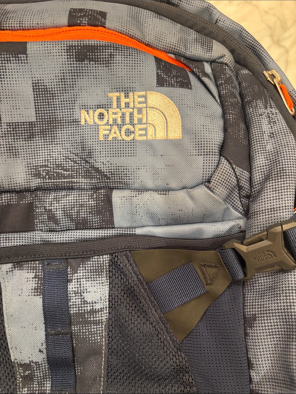 North face backpack - Picture 2 of 8